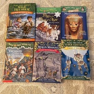 Magic Tree House by Mary Osborne